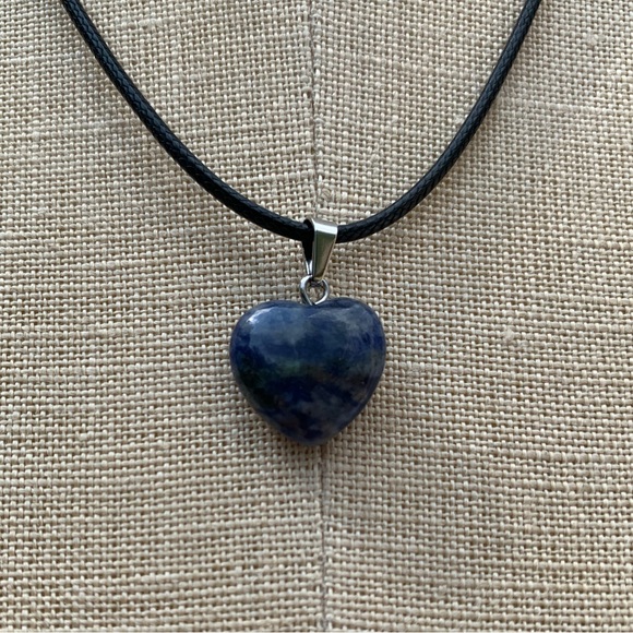Handmade Genuine Stone Heart Amulet Necklace - Picture 4 of 9
